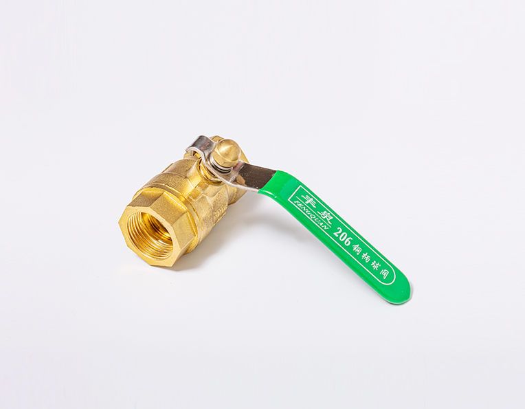 Valve en plastique à bille en laiton